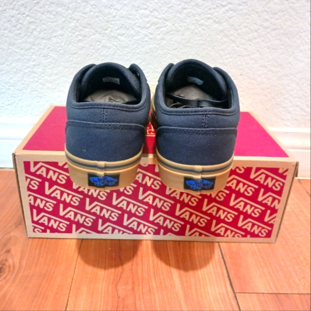 Vans - Picture 3 of 5
